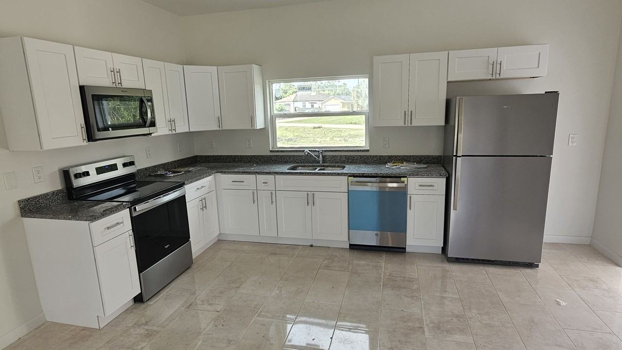 3310 27th St W - Photo 3 of 14