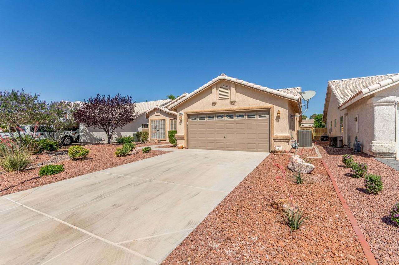 5433 Honey Mesquite Ln - Photo 3 of 48