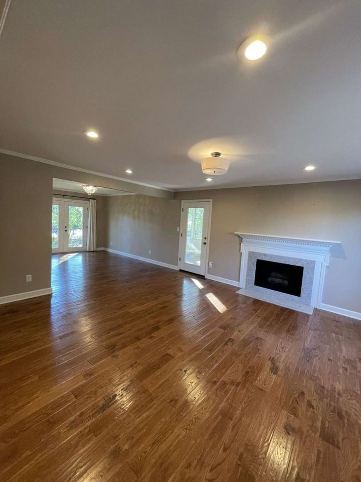 1515 E Franklin St - Photo 7 of 26
