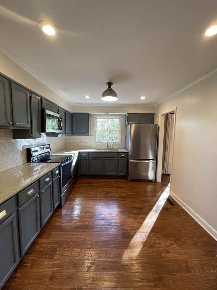 1515 E Franklin St - Photo 5 of 26