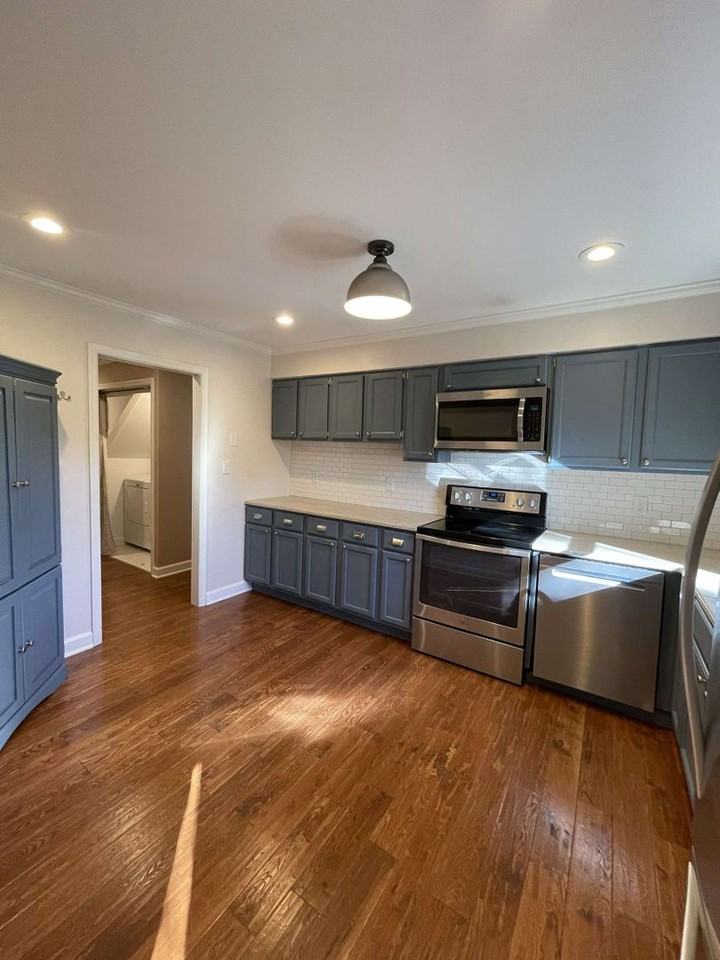 1515 E Franklin St - Photo 4 of 26