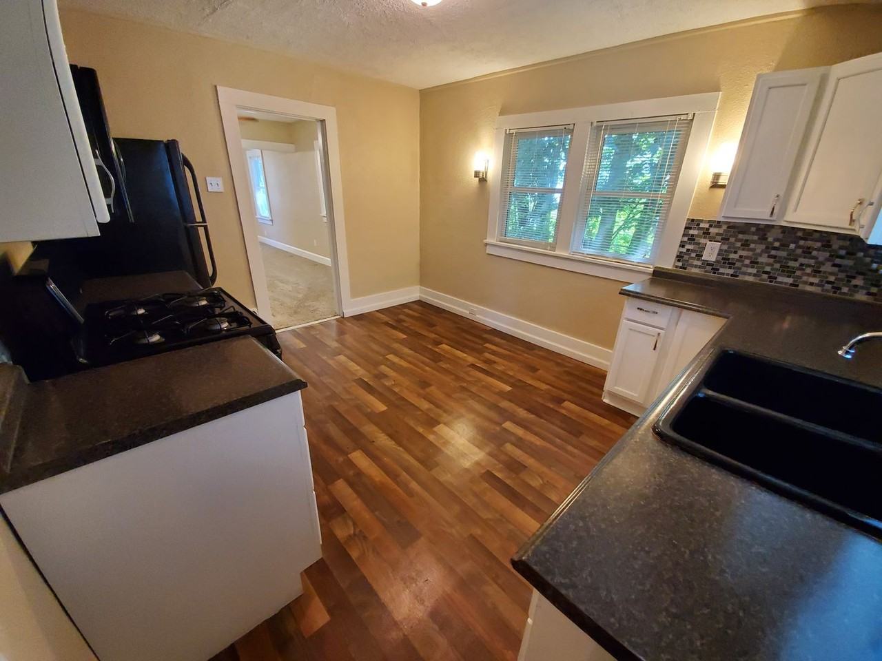 3101 Cleveland Ave - Photo 3 of 16