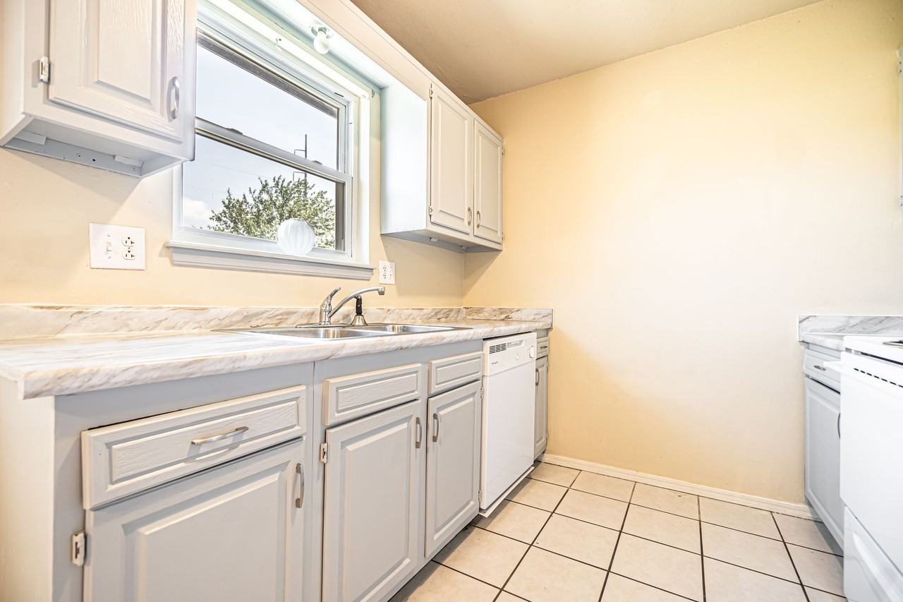 1506 Janda Dr - Photo 4 of 13