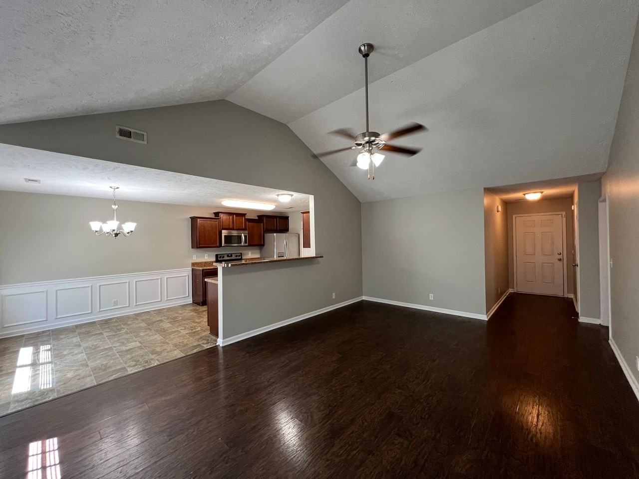 1125 Halverson Dr - Photo 3 of 19