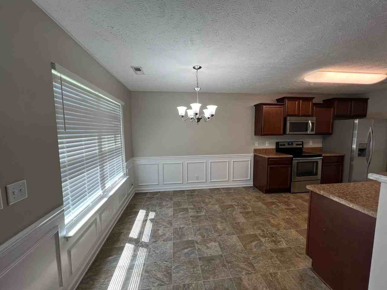 1125 Halverson Dr - Photo 4 of 19