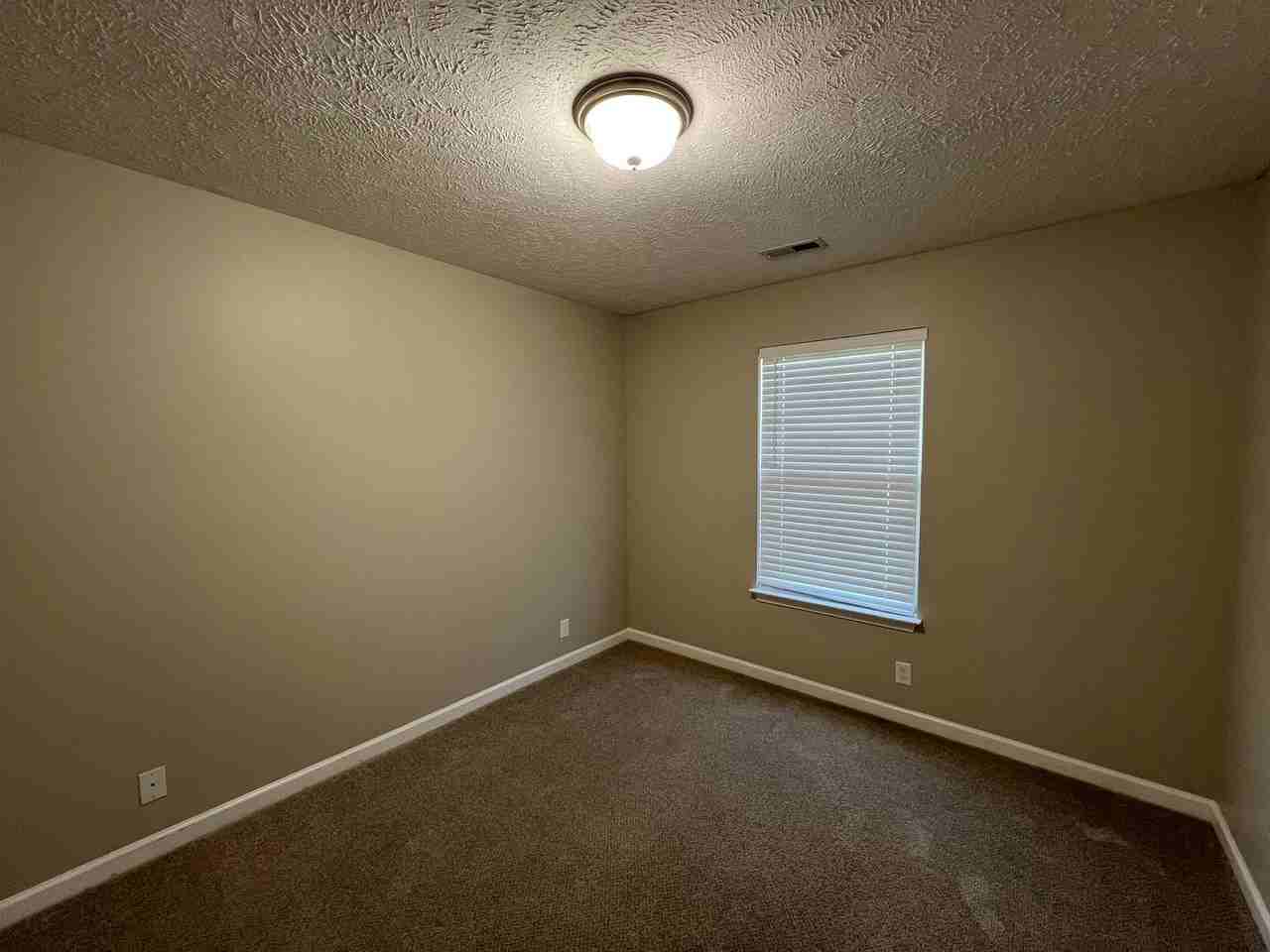 1125 Halverson Dr - Photo 7 of 19