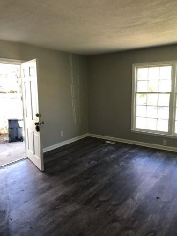 923 N Pershing St - Photo 2 of 8