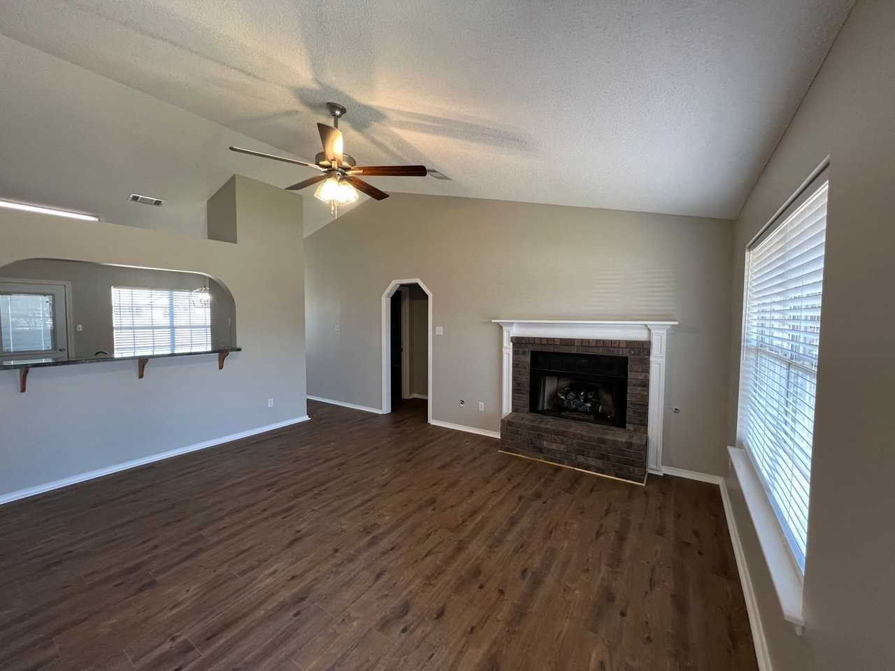 161 Ridgecrest Dr - Photo 2 of 12