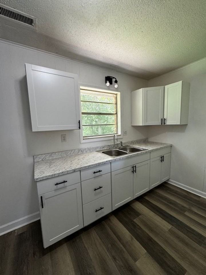 968 Cedar Springs Rd Se - Photo 4 of 9