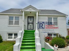 featured image of 410 W Maple St