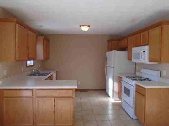 5490 Bastian Blvd - Photo 3 of 11
