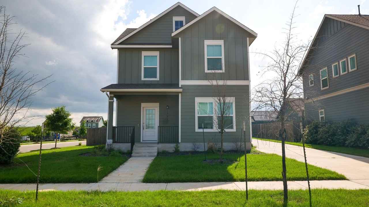 1321 Weatherford Ln - Photo 2 of 33