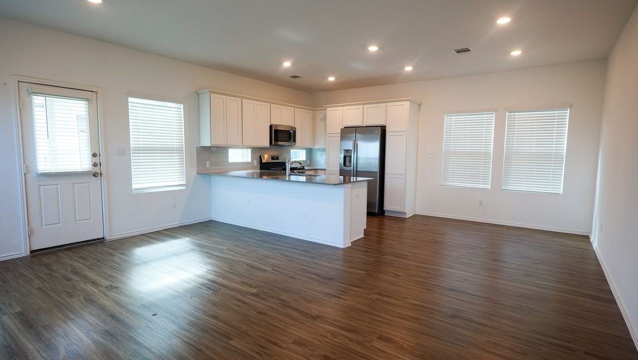 1321 Weatherford Ln - Photo 5 of 33