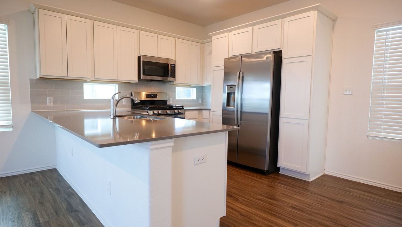 1321 Weatherford Ln - Photo 6 of 33