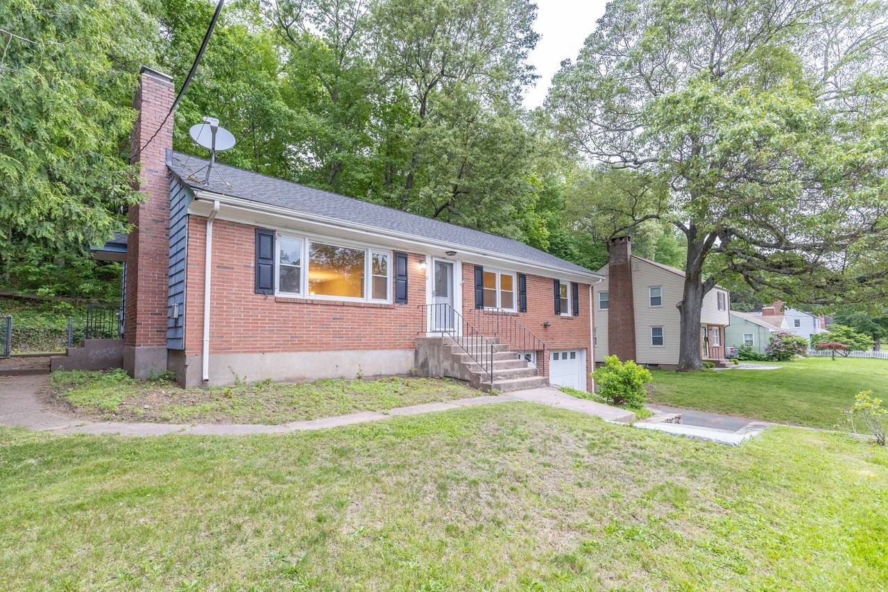 61 Teresa Rd - Photo 3 of 36