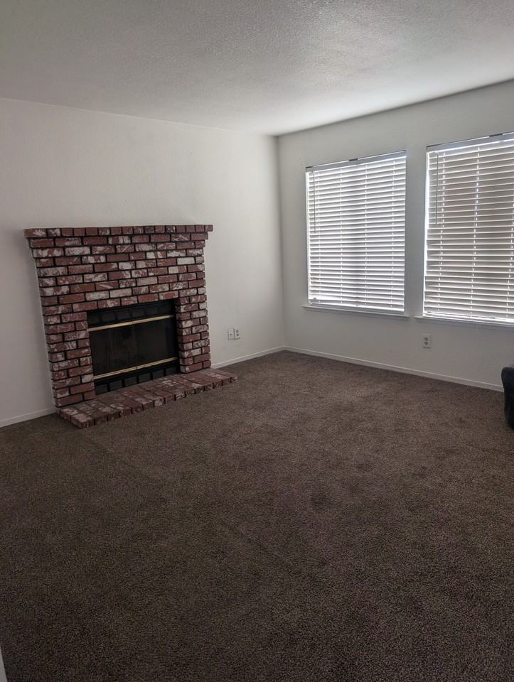 955 E Amber Ave #NA - Photo 2 of 10