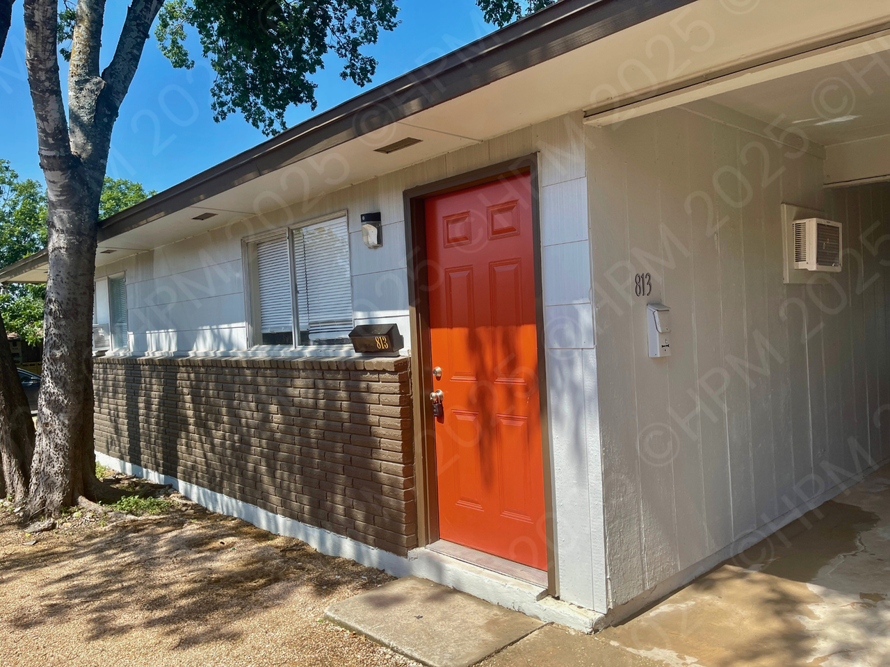 813 John Adams Dr - Photo 2 of 11