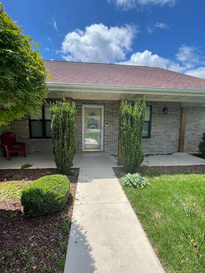 1757 Thurman Cir - Photo 3 of 21