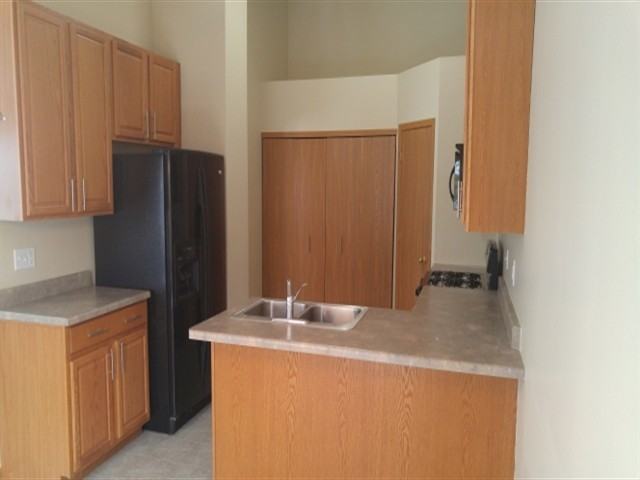 651 Sterling Ct - Photo 3 of 15