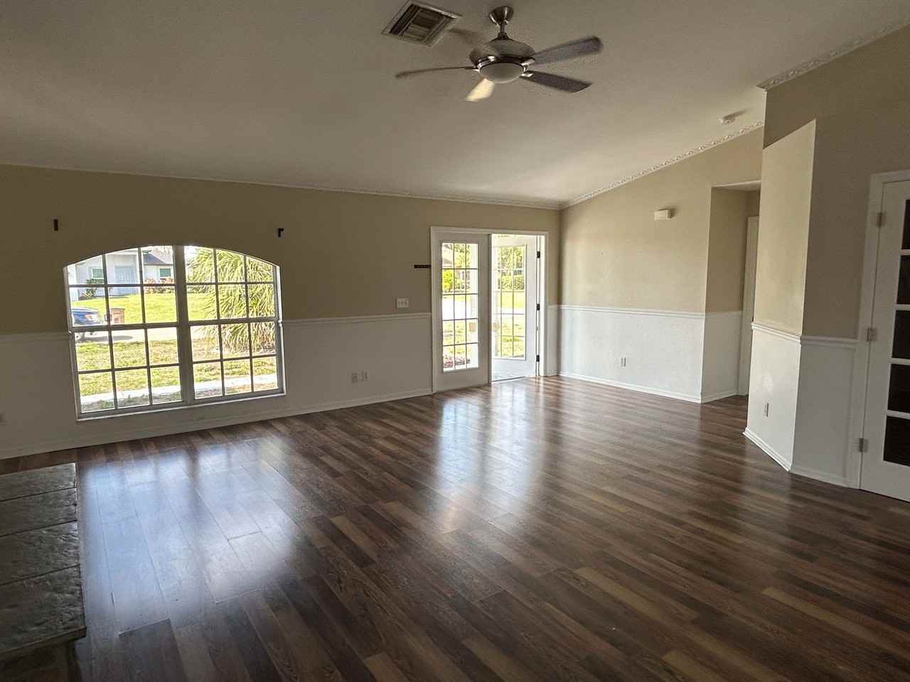 2301 Ne 35th St - Photo 2 of 26