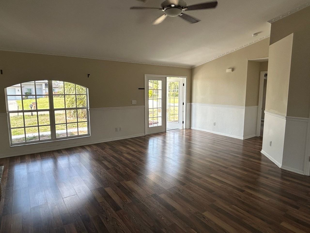 2301 Ne 35th St - Photo 3 of 26