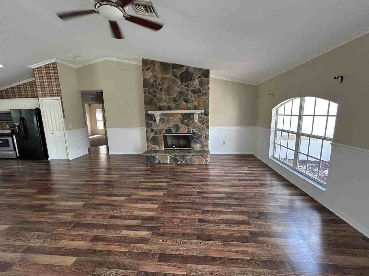 2301 Ne 35th St - Photo 4 of 26