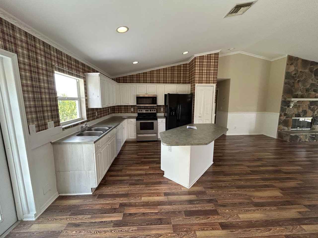 2301 Ne 35th St - Photo 7 of 26