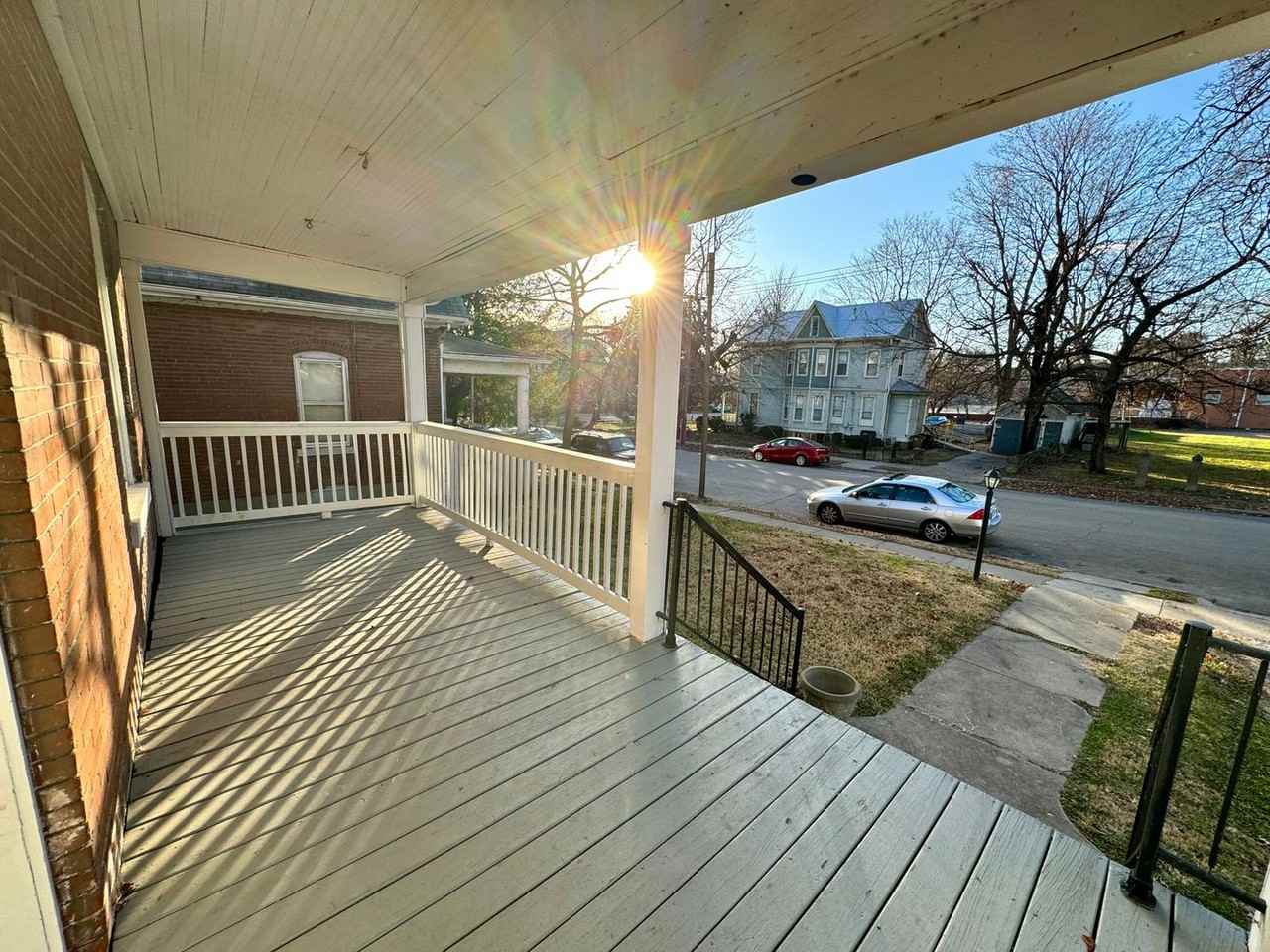 314 N Middle St - Photo 2 of 15