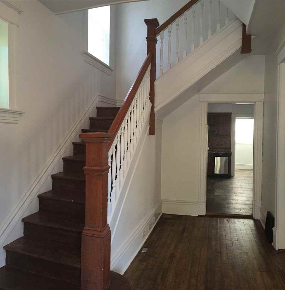 314 N Middle St - Photo 3 of 15