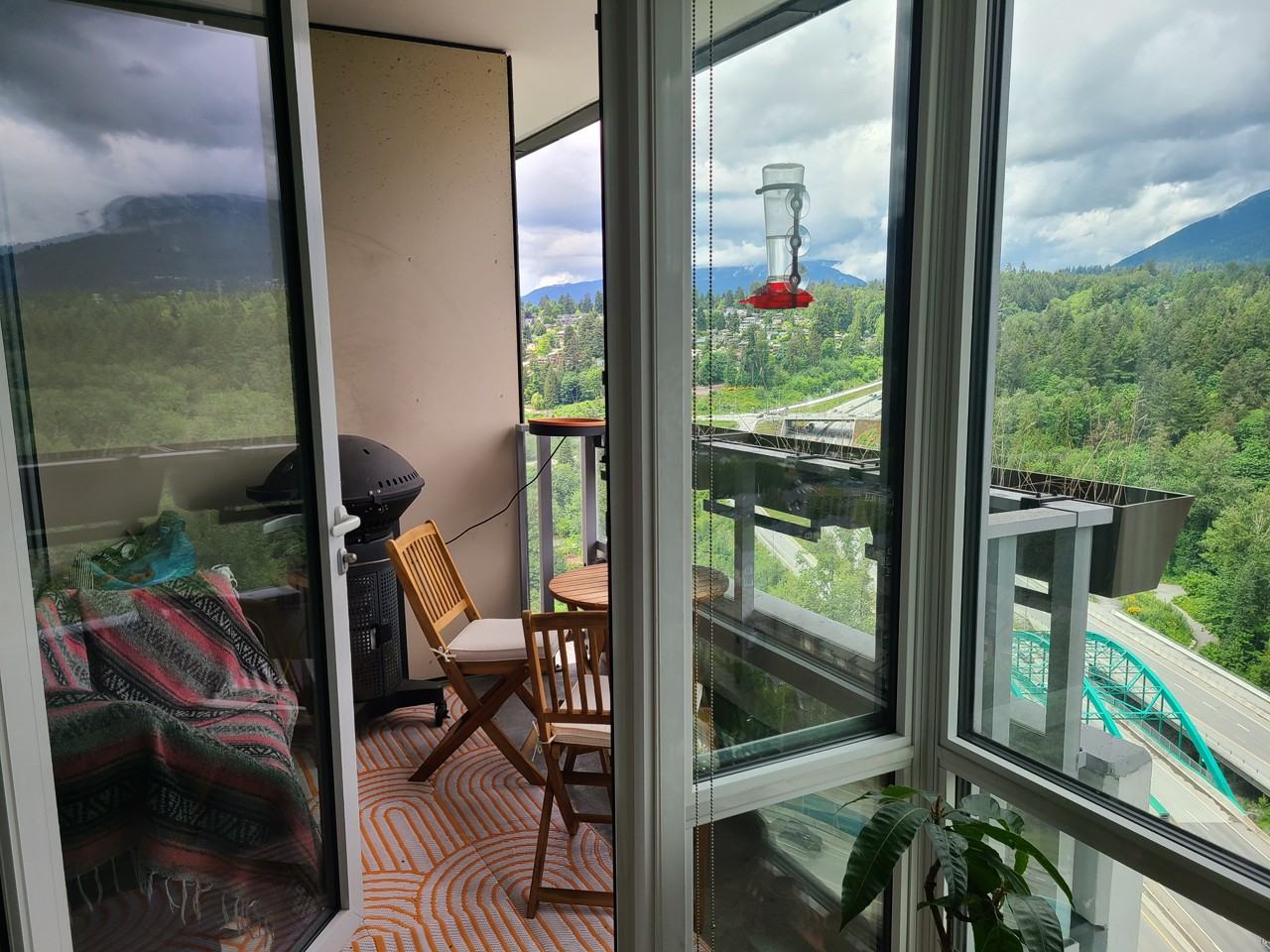 680 Seylynn Cres - Photo 2 of 8