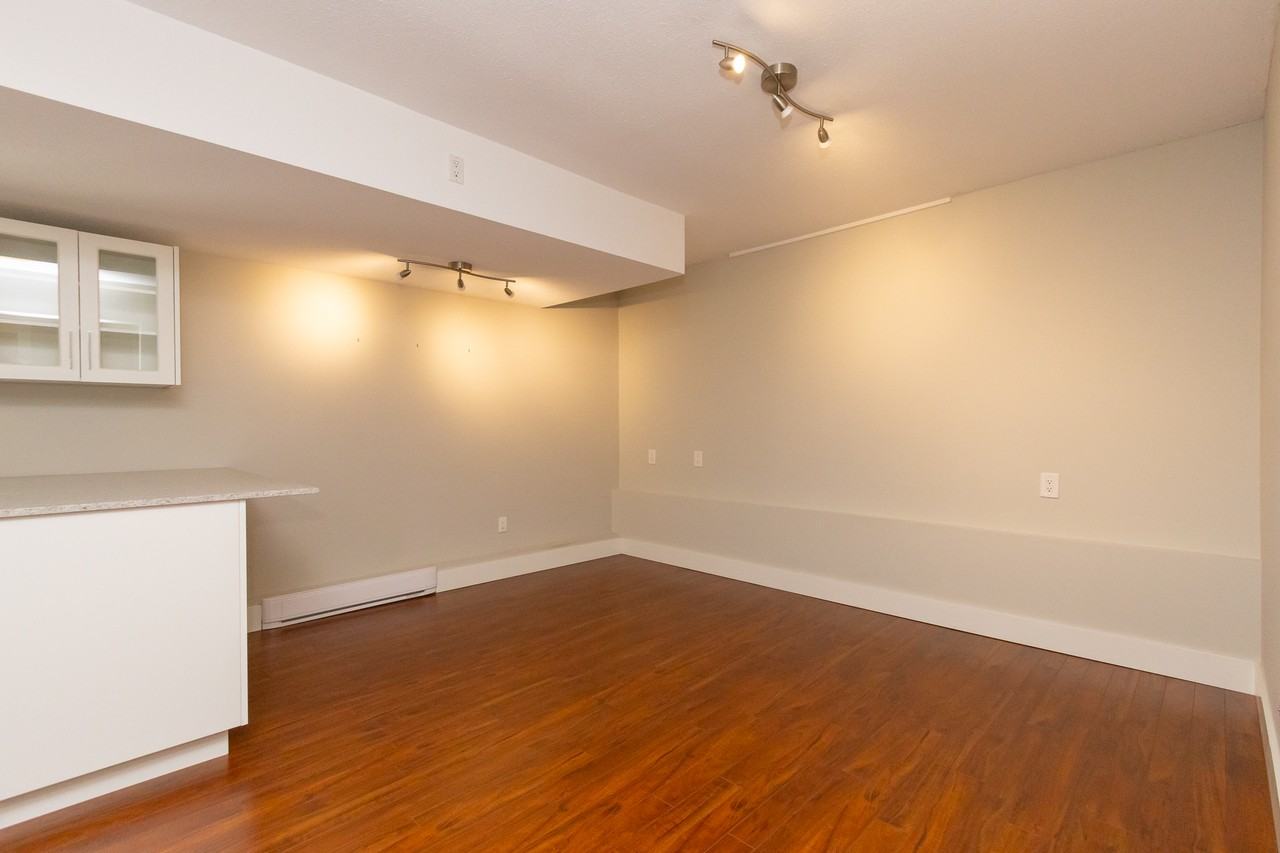 823 Whitchurch Street - Photo 2 of 16