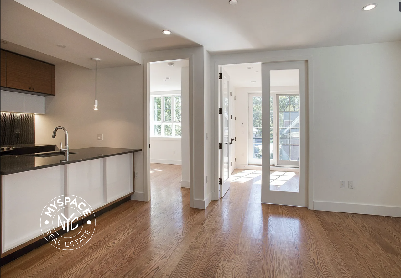 194 Hawthorne St #1R - Photo 2 of 9