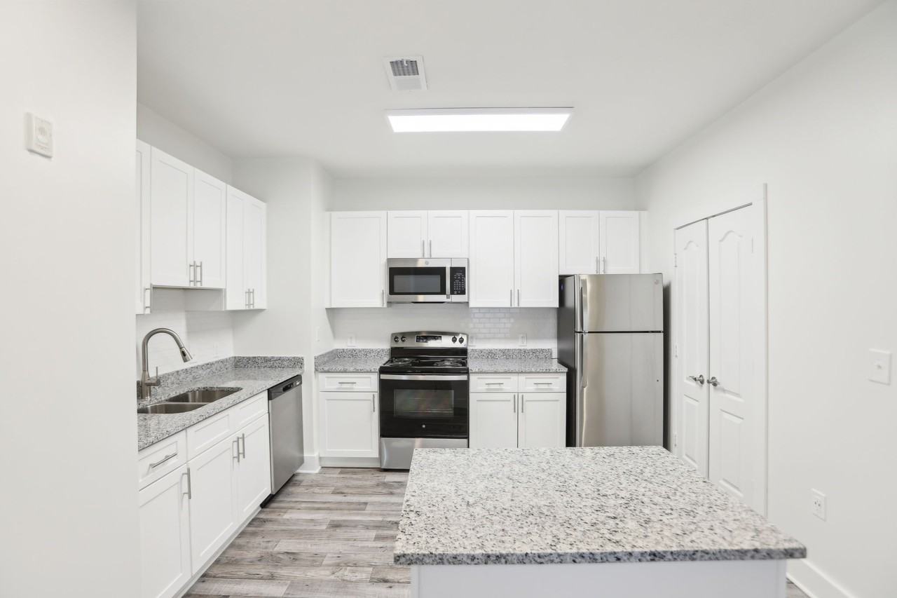 Wesley Kensington Apartments at Stonecrest - Photo 5 of 55