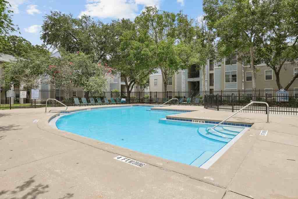 Waterford at Cypress Lake Apartments - Photo 4 of 12