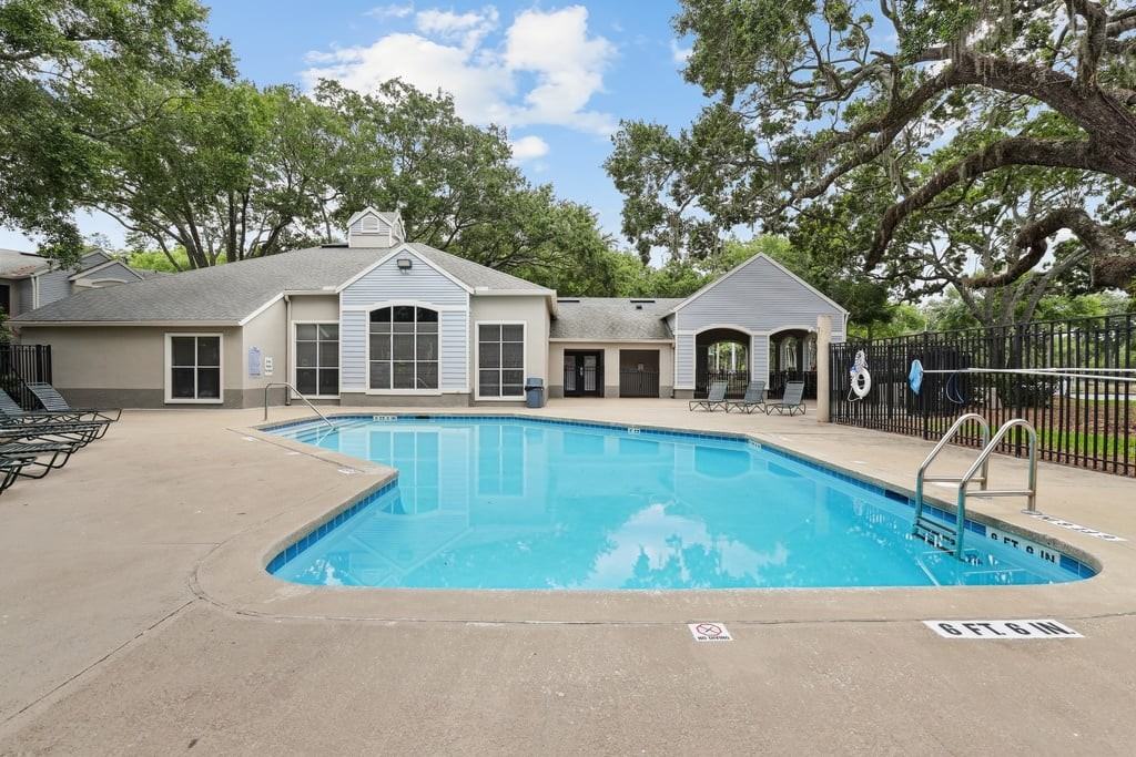 Waterford at Cypress Lake Apartments - Photo 6 of 12