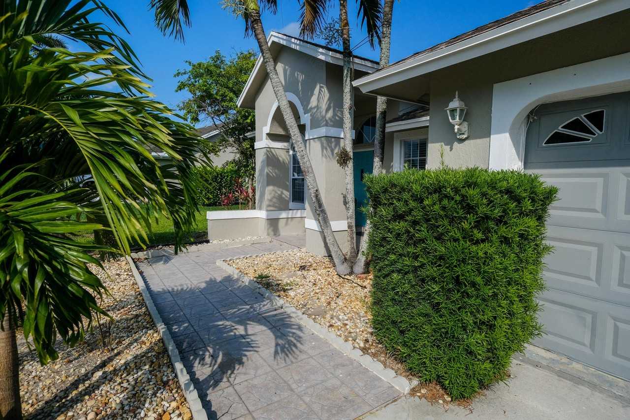 12795 Kingsway Road - Photo 2 of 40