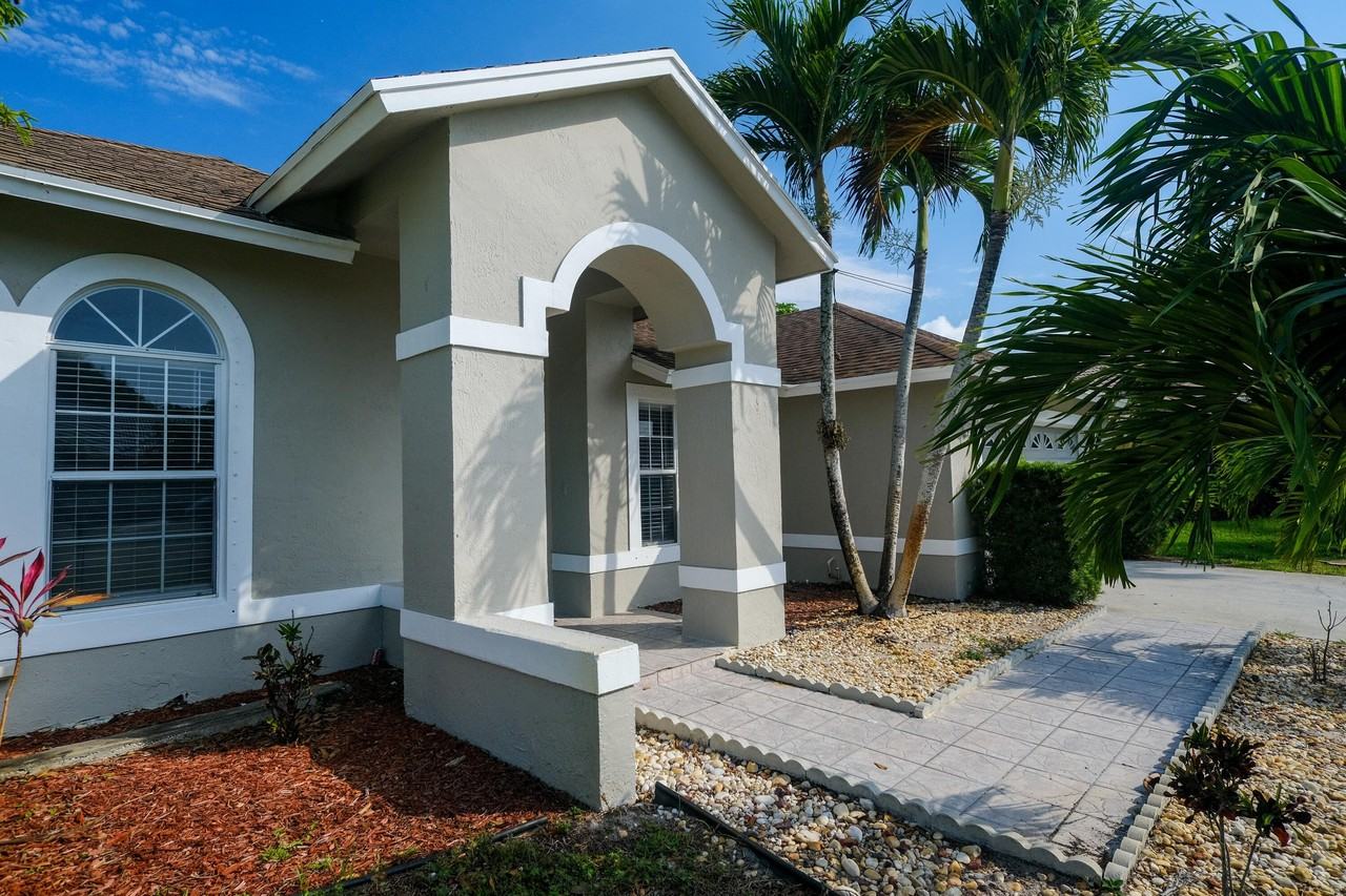 12795 Kingsway Road - Photo 3 of 40