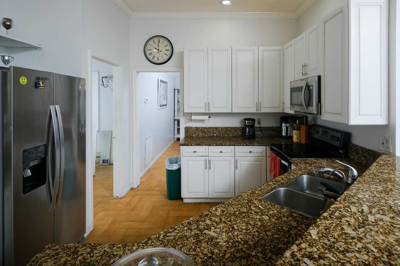 12795 Kingsway Road - Photo 6 of 40