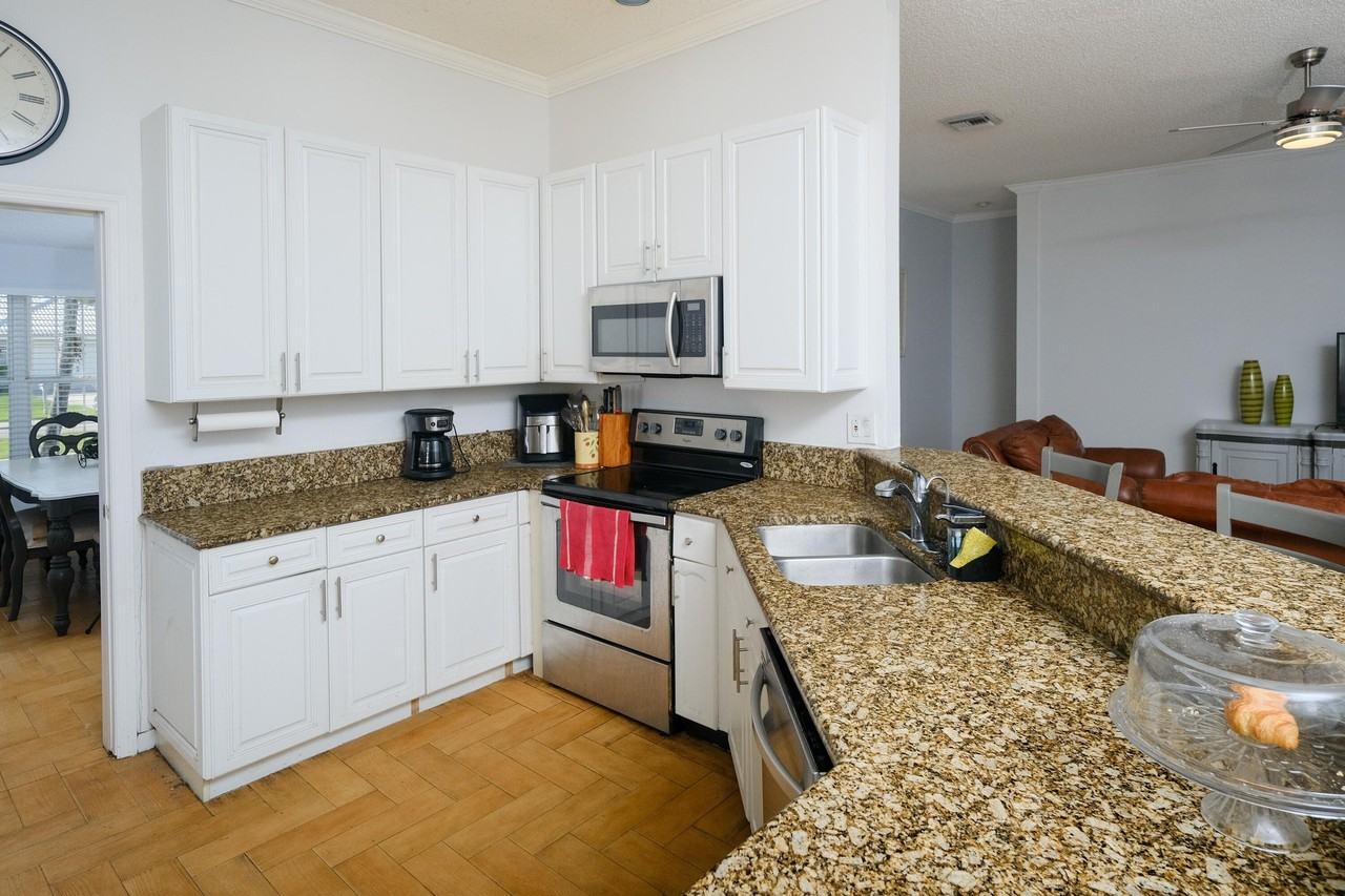 12795 Kingsway Road - Photo 7 of 40