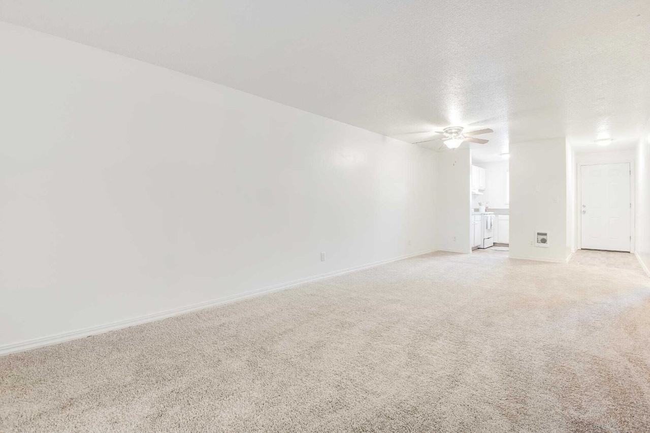 Colonial Villa Apartments - Photo 4 of 16