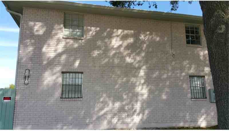 10921 Roger Dr - Photo 2 of 10