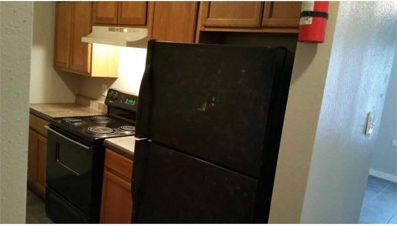 10921 Roger Dr - Photo 3 of 10