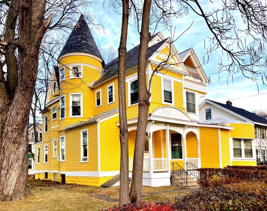 25 Woodlawn Ave ##5 - Photo 2 of 17