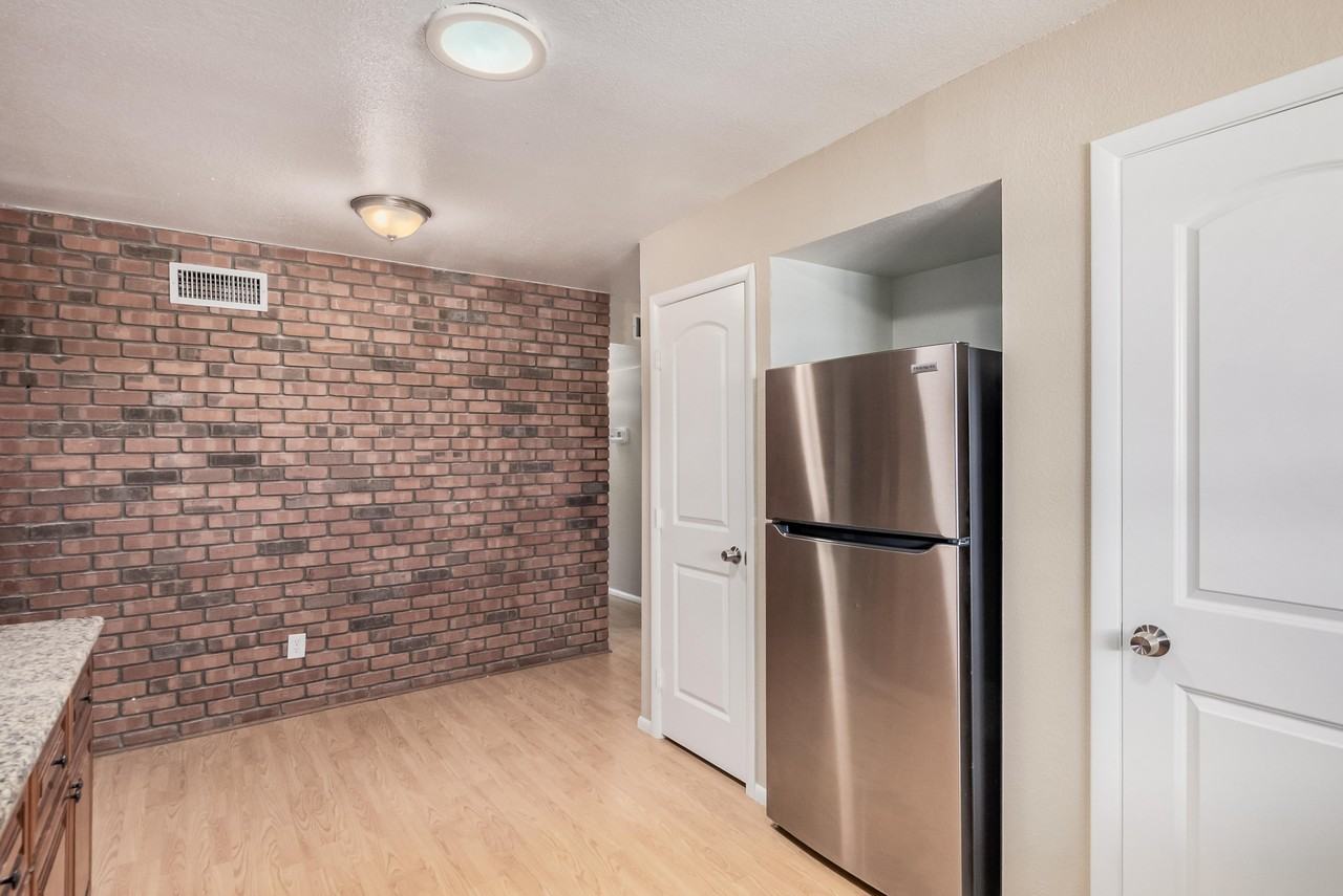 E Juniper St - Photo 3 of 9