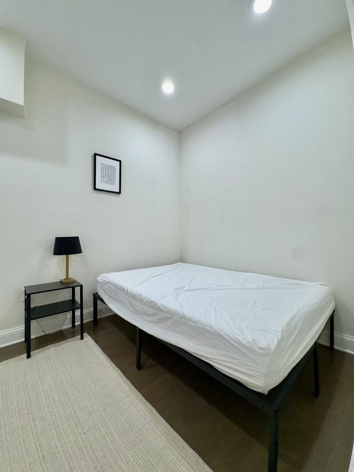 W Huntingdon St - Photo 7 of 8