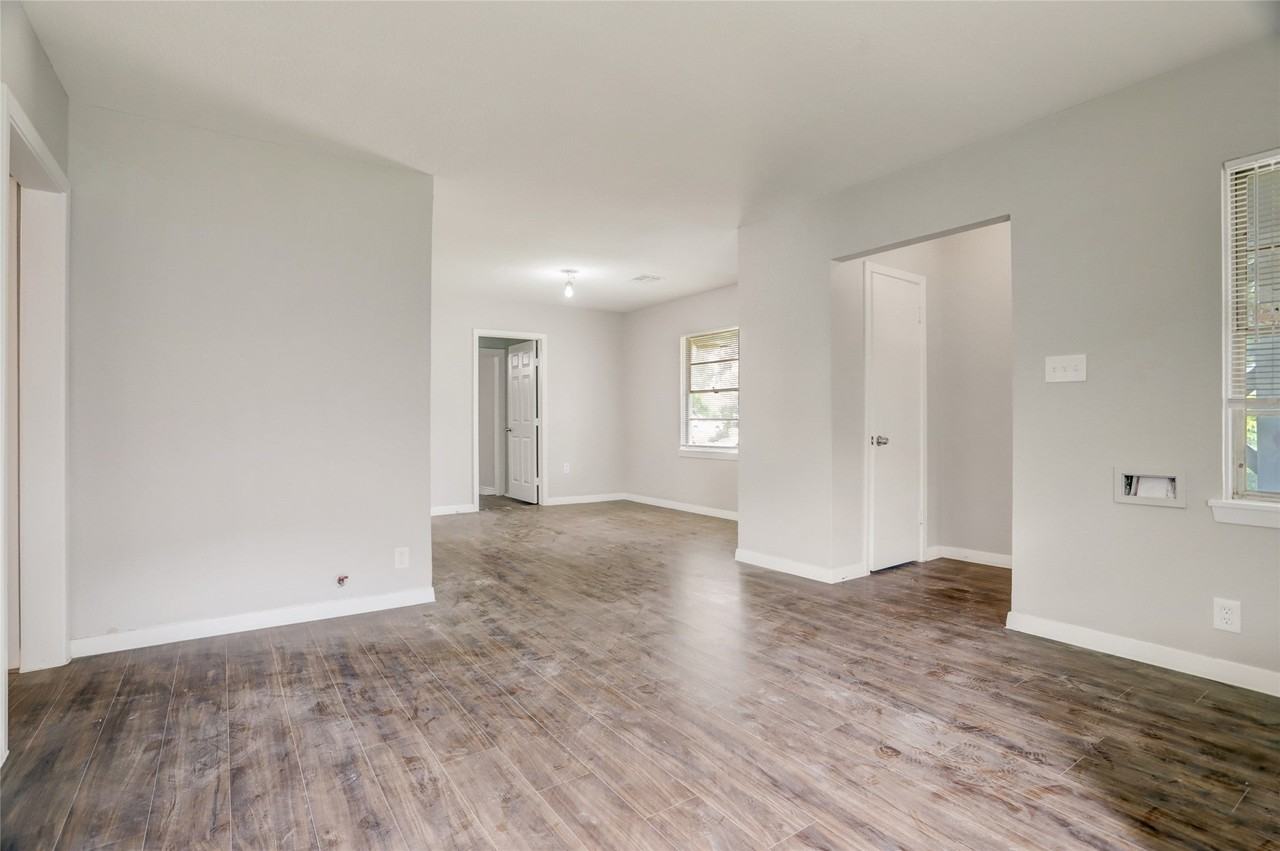 6306 Reed Rd - Photo 3 of 11