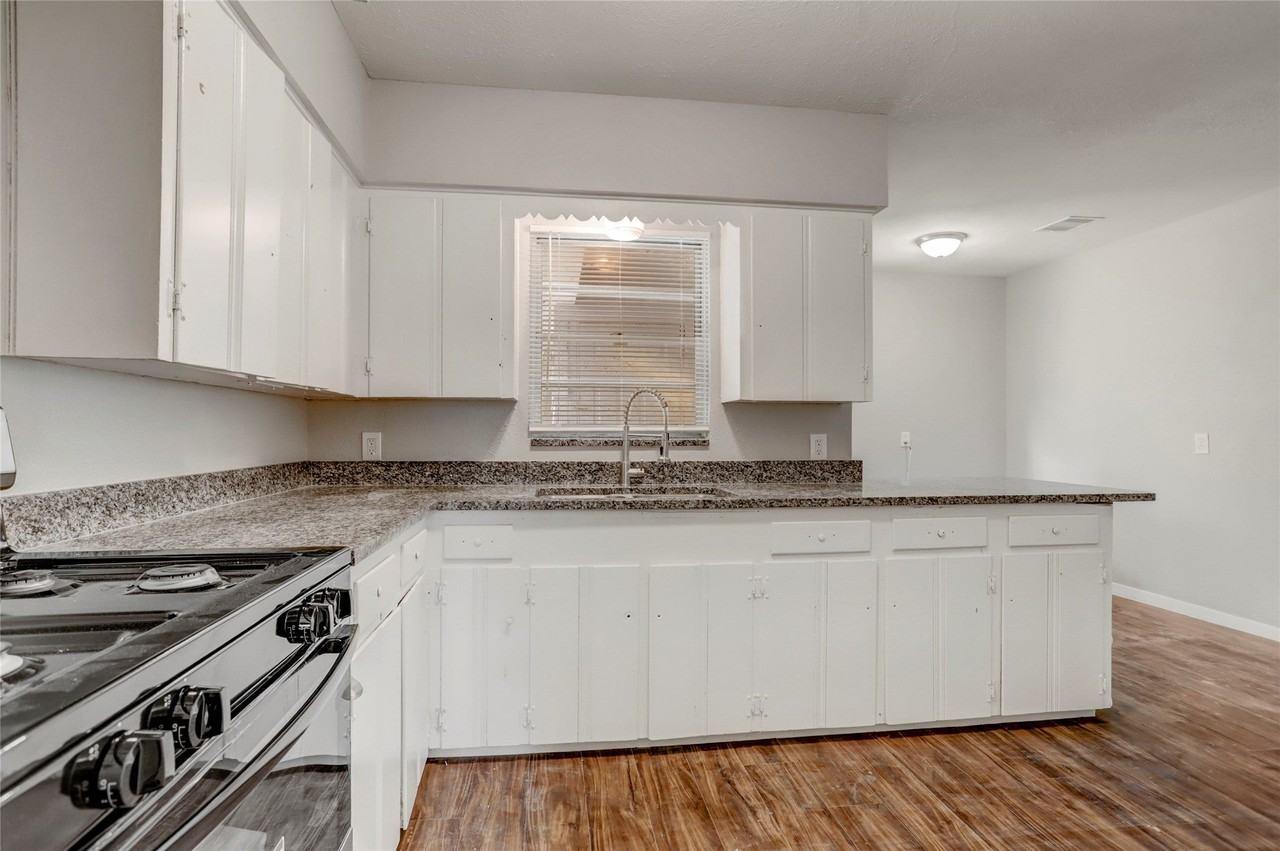 6306 Reed Rd - Photo 4 of 11