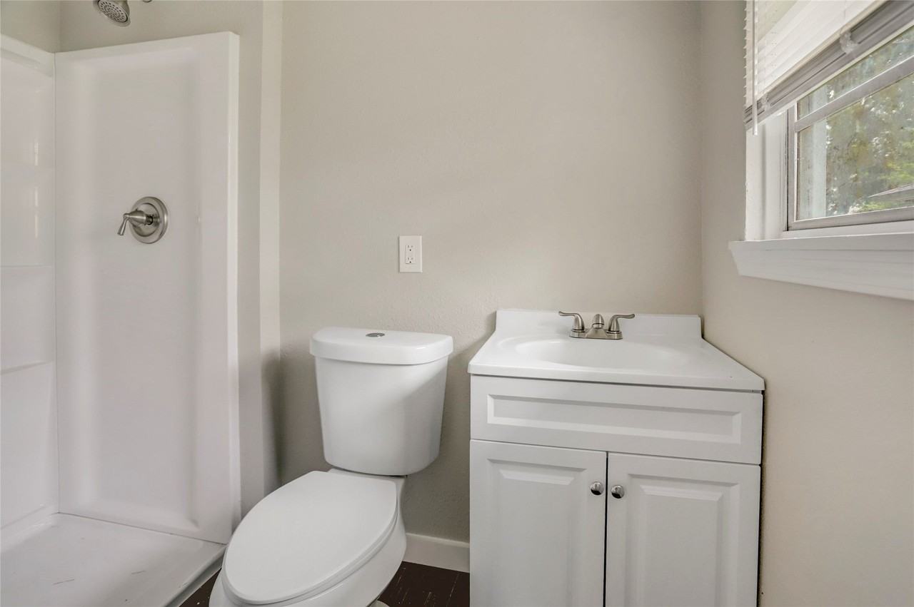 6306 Reed Rd - Photo 6 of 11