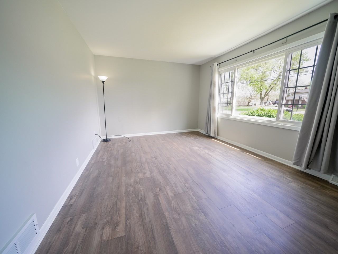 8240 S Octavia Ave - Photo 3 of 14