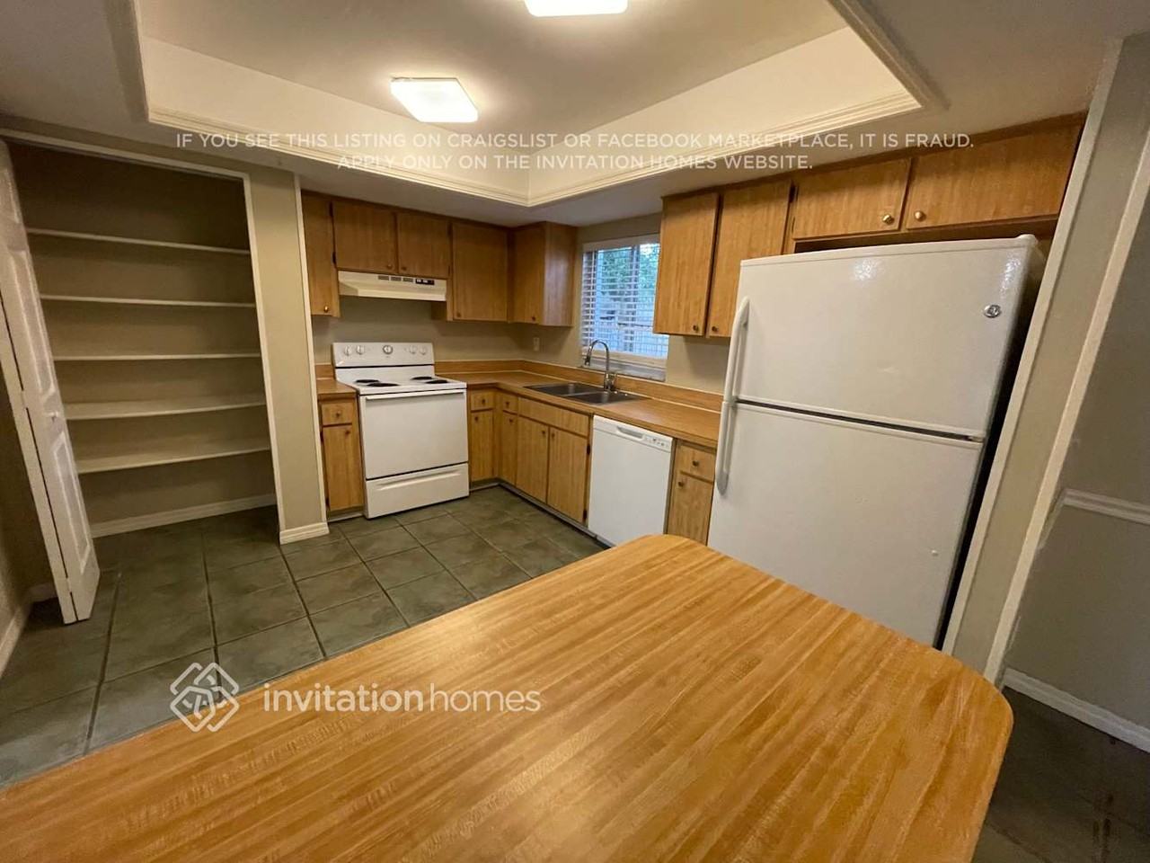 3816 Southview Dr - Photo 3 of 11